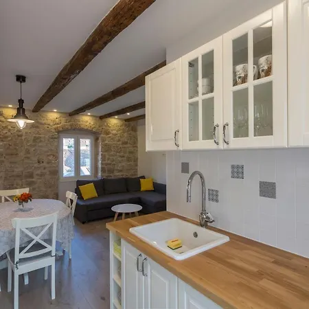 Apartment Bepi Komiza