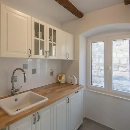 Apartment Bepi Komiza
